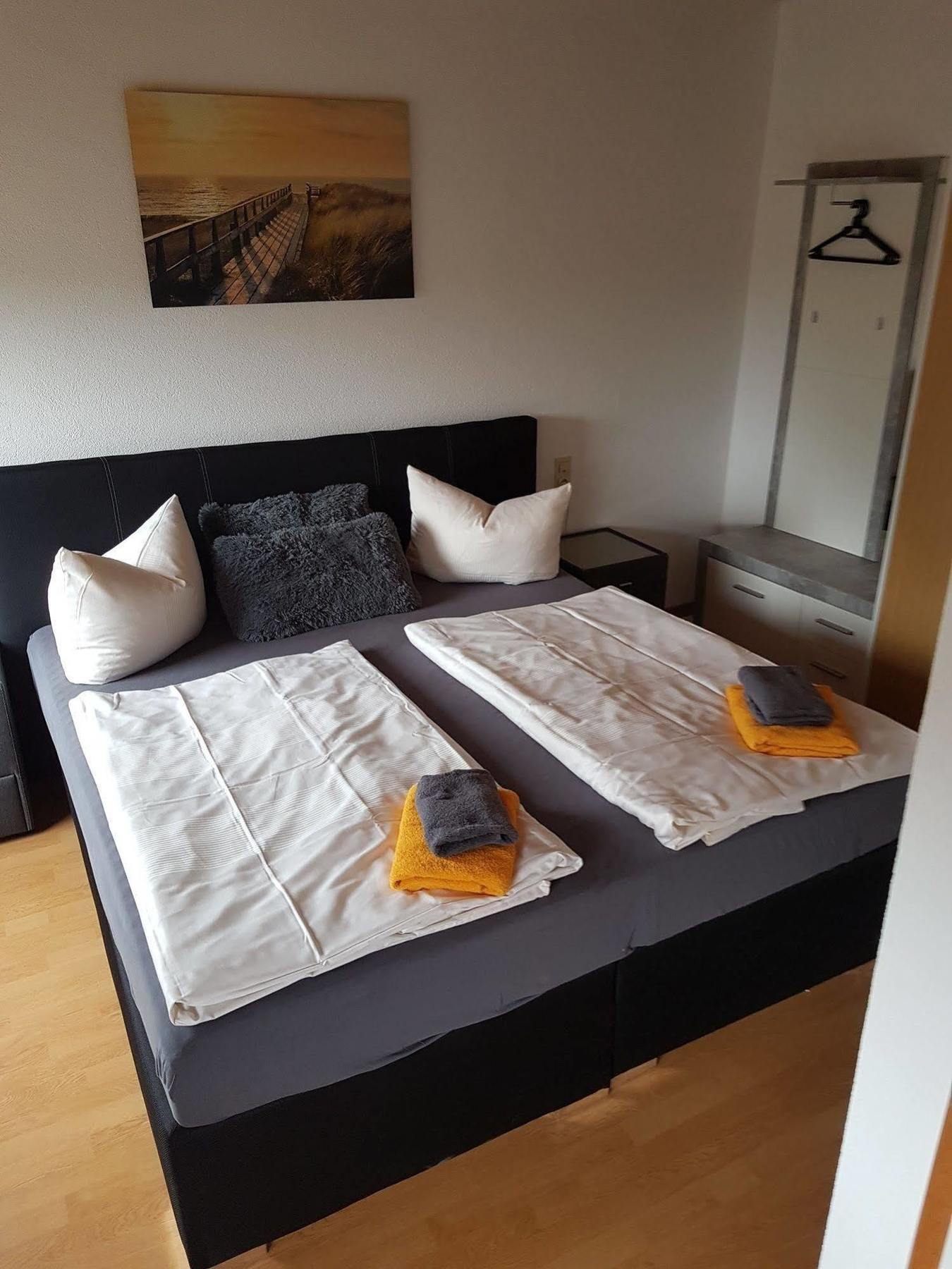 Hotel-Restaurant Zum Knurrhahn Voslapp ภายนอก รูปภาพ